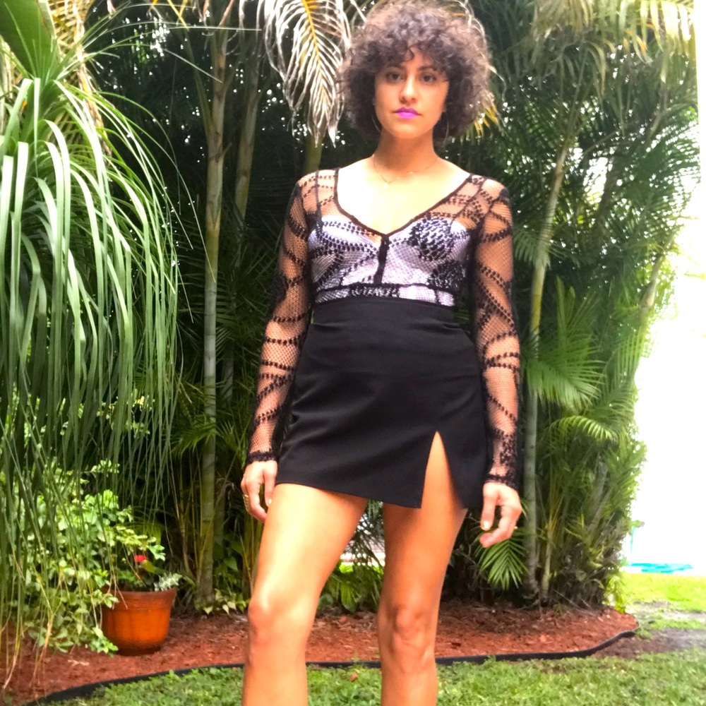 Silence + noise Black woven sheer shirt size
